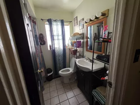 Bath - 9623 S Perry Ave, Chicago, IL 60628 photo 1 of 1