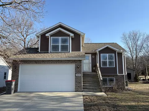 845 Hitt St, Ottawa, IL 61350