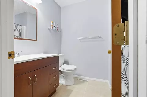 Bath - 1609 Beech St #B, Normal, IL 61761 photo 1 of 2