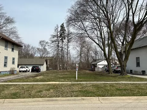 Undisclosed, Libertyville, IL 60048