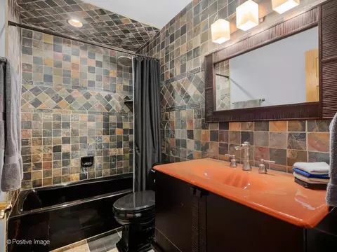 Bath - 15 W601 81st St, Burr Ridge, IL 60527 photo 4 of 5