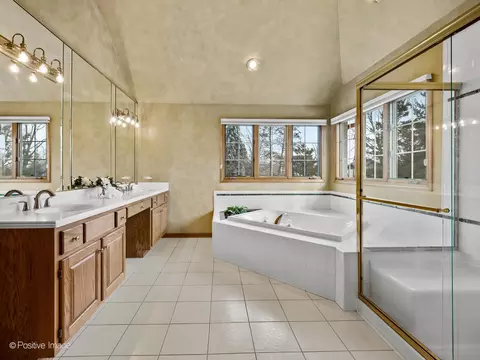 Bath - 15 W601 81st St, Burr Ridge, IL 60527 photo 2 of 5
