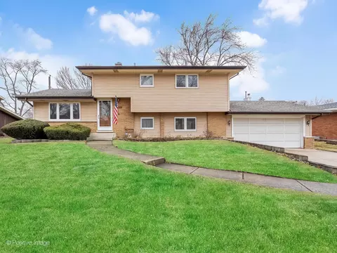 564 E Bryn Mawr Ave, Roselle, IL 60172