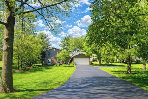 13310 N Red Coat Dr, Lemont, IL 60439
