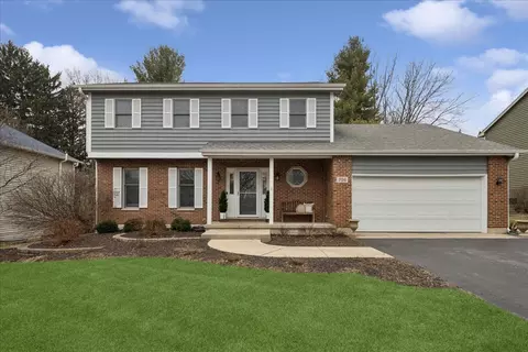 306 Lorraine Dr, Crystal Lake, IL 60012