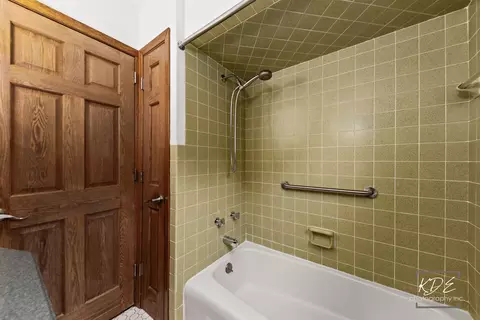 Bath - 330 S Maple St, Itasca, IL 60143 photo 2 of 5