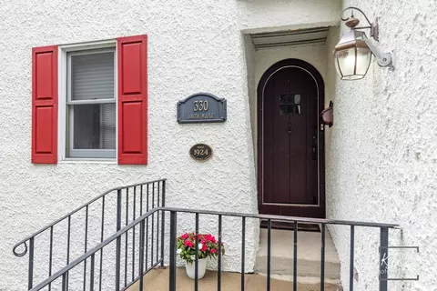 Entry Way - 330 S Maple St, Itasca, IL 60143 photo 1 of 4