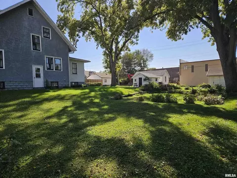 Exterior - 217 40th St, Moline, IL 61265 photo 9 of 9