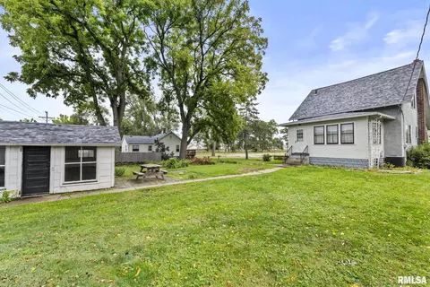 Exterior - 217 40th St, Moline, IL 61265 photo 8 of 9