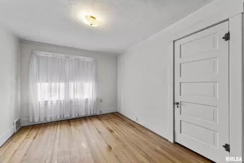 Bedroom - 217 40th St, Moline, IL 61265 photo 2 of 2
