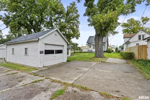 Exterior - 217 40th St, Moline, IL 61265 photo 6 of 9