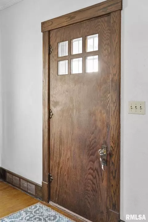 Entry Way - 217 40th St, Moline, IL 61265 photo 3 of 3