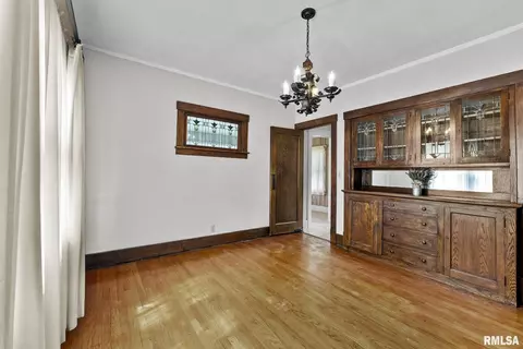 Dining - 217 40th St, Moline, IL 61265 photo 1 of 2