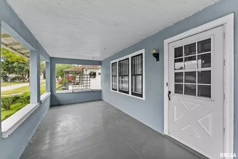 Exterior - 217 40th St, Moline, IL 61265 photo 3 of 9