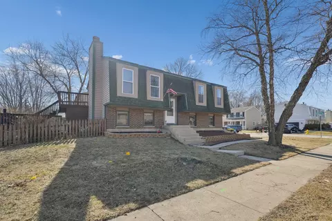 770 Birchbark Trl, Carol Stream, IL 60188