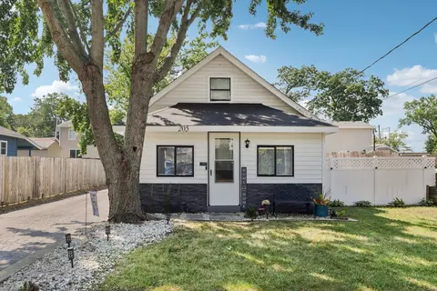 205 Shadydell Ave, Mundelein, IL 60060