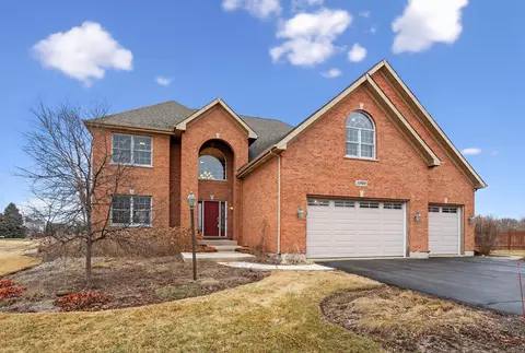 11809 Strawberry Ln, Huntley, IL 60142
