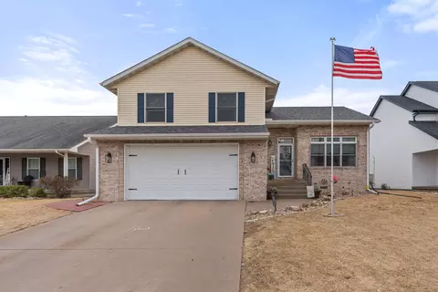 4703 W 13th St, Davenport, IA 52804