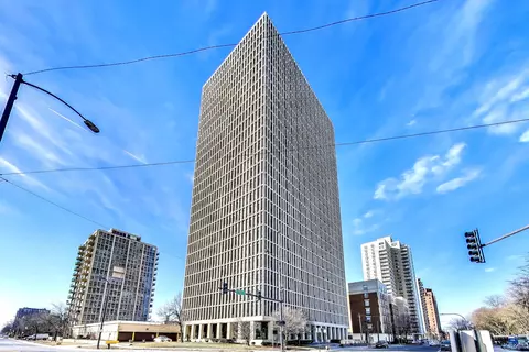 6700 S South Shore Dr #17C, Chicago, IL 60649