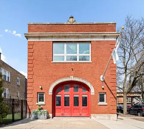2100 W Eastwood Ave, Chicago, IL 60625