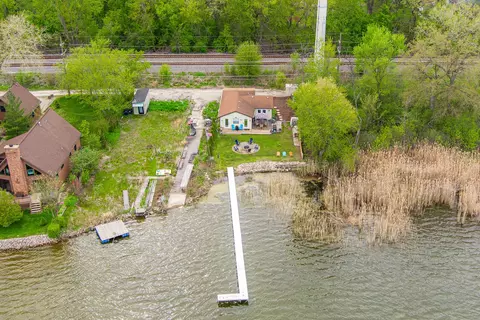 40492 N Lambert Dr, Antioch, IL 60002