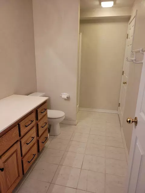 Bath - 325 W North St, Dix, IL 62830 photo 3 of 4