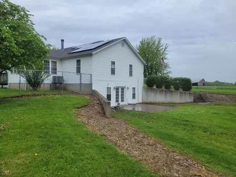 Exterior - 325 W North St, Dix, IL 62830 photo 4 of 5