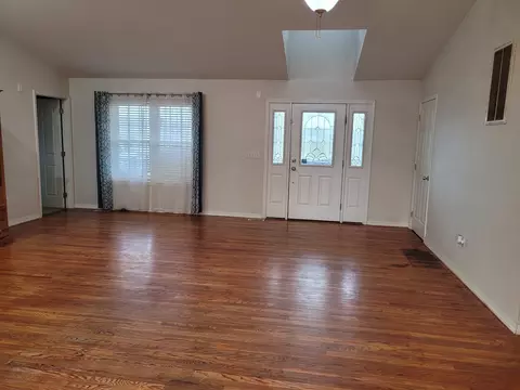Living - 325 W North St, Dix, IL 62830 photo 4 of 5