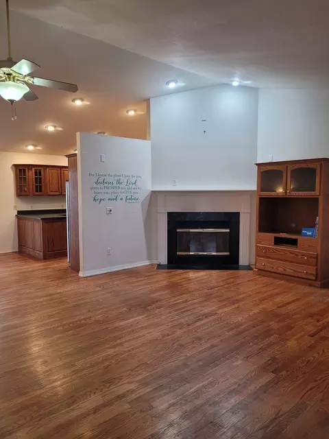 Living - 325 W North St, Dix, IL 62830 photo 2 of 5