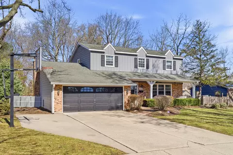 910 S 4th Ave, Libertyville, IL 60048