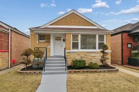 8133 S Saginaw Ave, Chicago, IL 60617