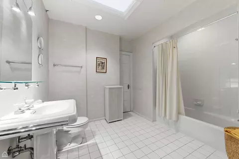 Bath - 1222 E 56th St, Chicago, IL 60637 photo 3 of 3