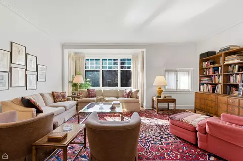 Living - 1222 E 56th St, Chicago, IL 60637 photo 1 of 4