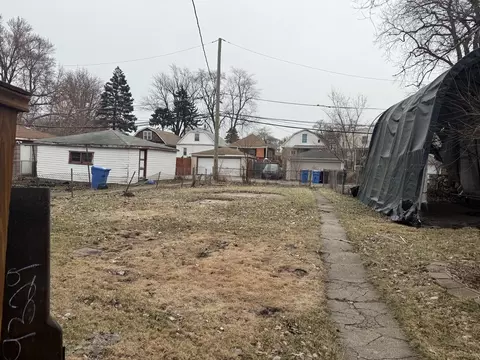 Exterior - 9329 S Colfax Ave, Chicago, IL 60617 photo 4 of 4