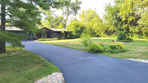 83 Wildwood Dr, Barrington, IL 60010