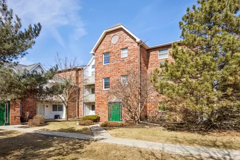 330 Leah Ln #1F, Woodstock, IL 60098
