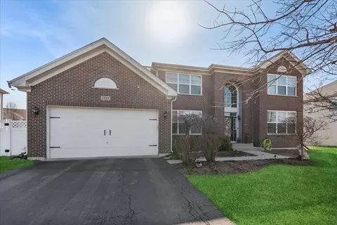 1715 White Oak Ln, Hoffman Estates, IL 60192