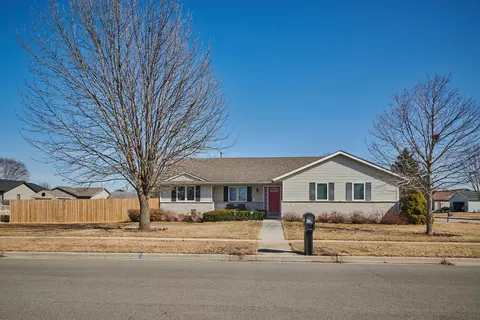 305 Royal Ave, Belvidere, IL 61008