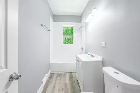 Bath - 1310 E 72nd St, Chicago, IL 60619 photo 1 of 1