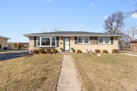 715 W Hillside Dr, Bensenville, IL 60106