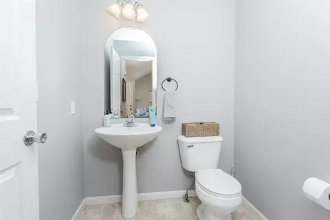 Bath - 450 Beechwood Ct, Normal, IL 61761 photo 2 of 3
