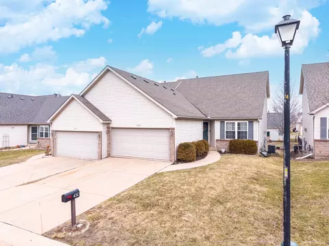 450 Beechwood Ct, Normal, IL 61761