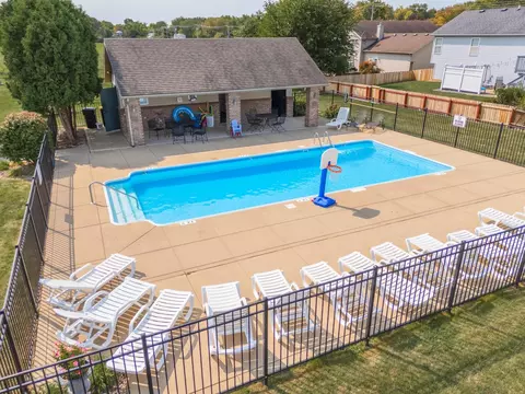 Exterior - 450 Beechwood Ct, Normal, IL 61761 photo 13 of 14