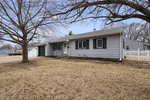 612 Waverly Rd, Davenport, IA 52804