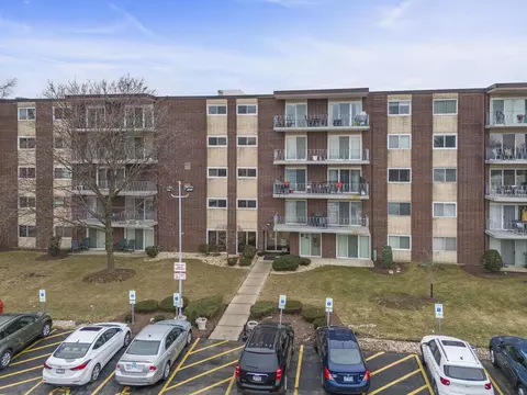2900 Maple Ave #15B, Downers Grove, IL 60515