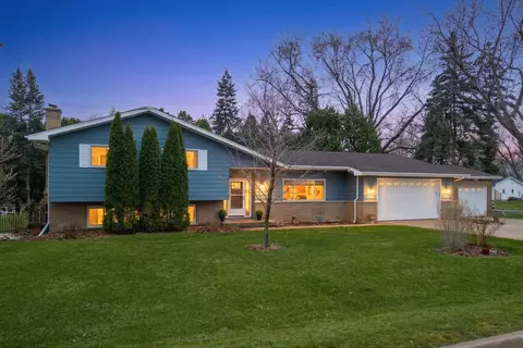 28 W075 Aurora Ave, Naperville, IL 60540