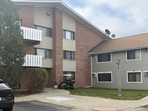 4000 Bayside Dr #110, Palatine, IL 60074