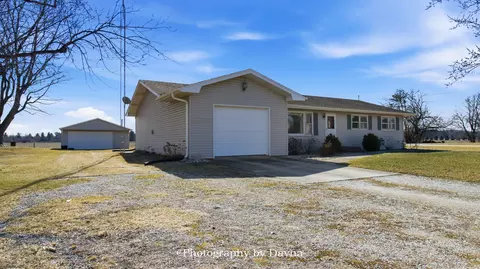 7302 E 3500s Rd, Saint Anne, IL 60964