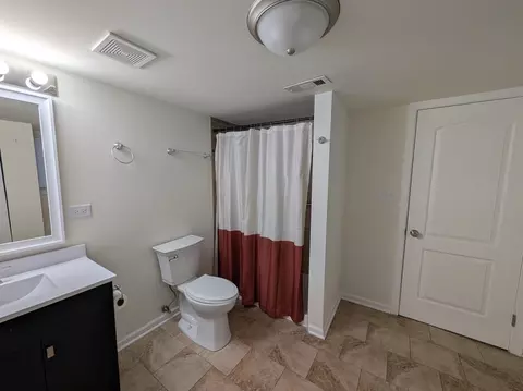 Bath - 1722 168th St, Hazel Crest, IL 60429 photo 1 of 1