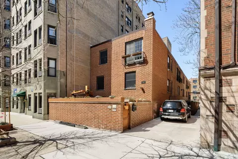 542 W Arlington Pl #D, Chicago, IL 60614